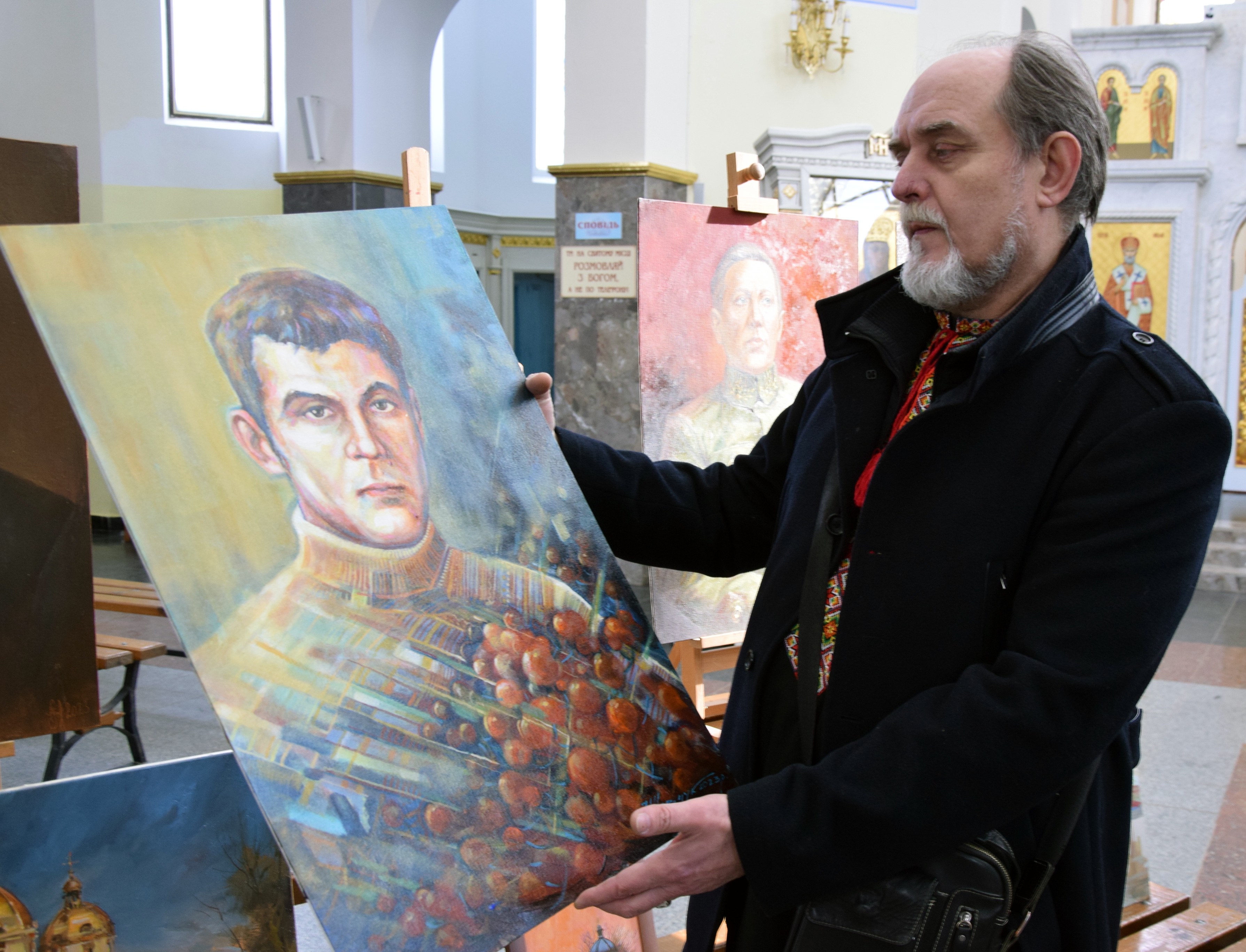  Заслужений художник України Микола Шевчук під час пленеру працював над портретом Василя Стуса
